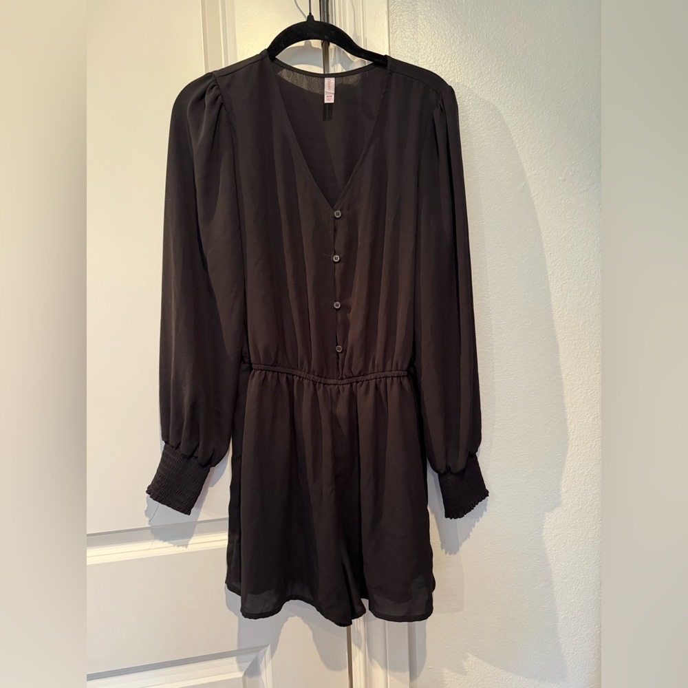 Boutique Medium Black Long Sleeved Romper. 🖤⚡️